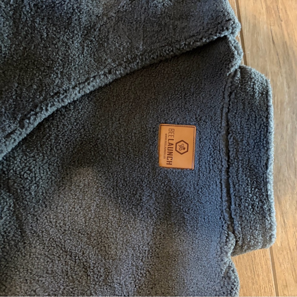 BeeLaunch Fleece Sweater with Kangaroo pouch pet carriers Dark Gray size Large - Picture 7 of 7